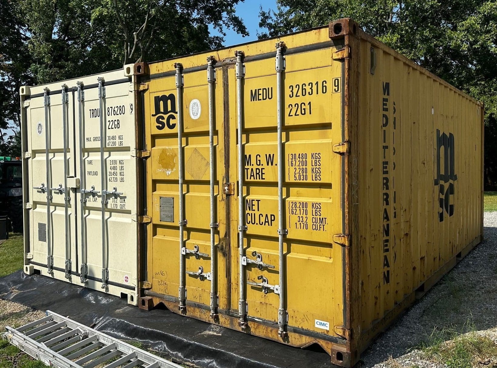 2nd Hand vs. new shipping container. Comparison of both types of units